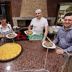 Una pizza al padellino, una porzione di farinata e la birra: ecco Da Michi