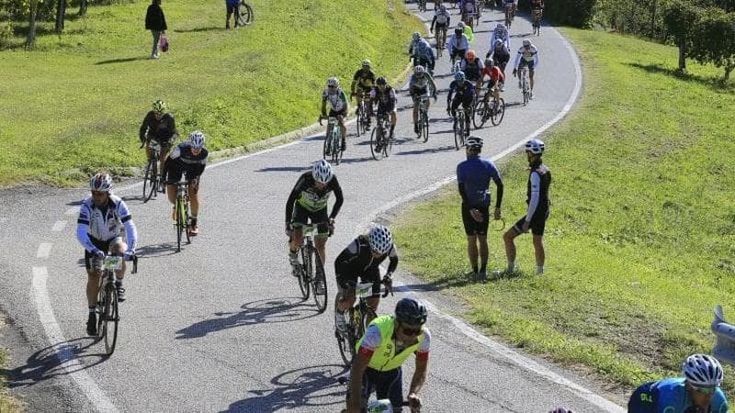La biciclettata costa cara a un gruppo di ciclisti milanesi: multa da 117 euro a testa per essere passati con il rosso a San Colombano al Lambro