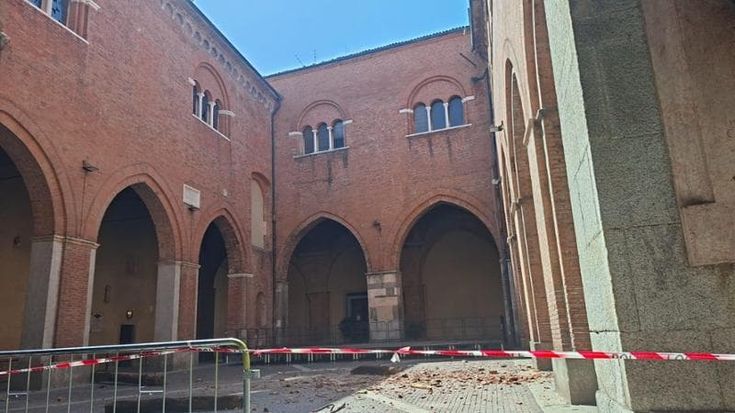 Maltempo, Cremona in ginocchio: danni a Duomo, chiese e 10mila auto. Mattarella chiama il sindaco