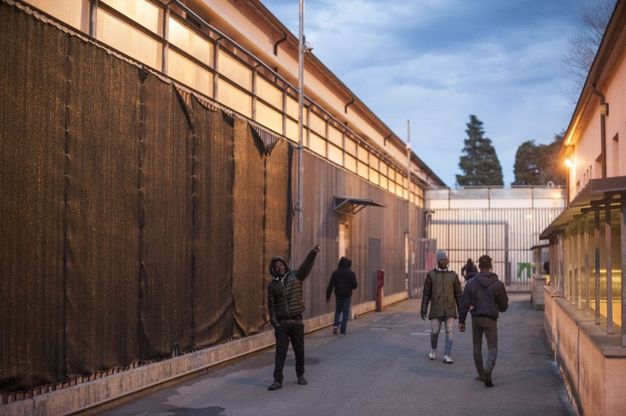 Tra i migranti dell'ex Cie di Bologna