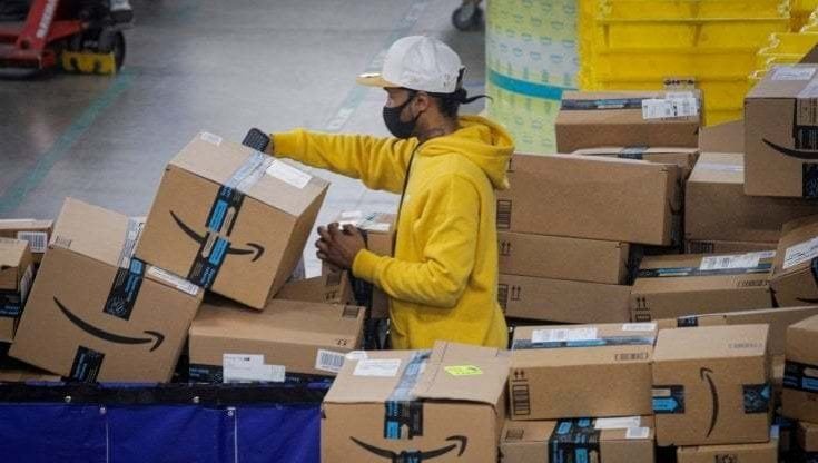 “Noi piccoli schiacciati da Amazon”: così l’astronave digitale travolge i concorrenti
