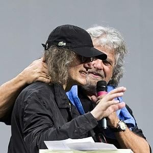 M5s, al via marcia Perugia-Assisi. Grillo: "O reddito di cittadinanza o tutti a casa"