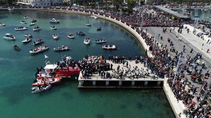 San Nicola dall'alto, la festa record vista dal drone dei vigili