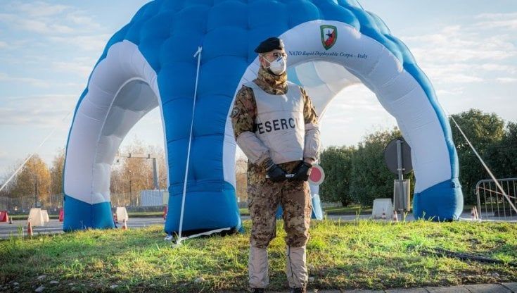 Coronavirus, alla base Nato del Varesotto aperte 4 linee drive through per i tamponi