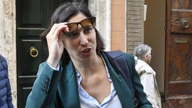 Schlein come Mamdani: “Una tassa europea sui grandi patrimoni”