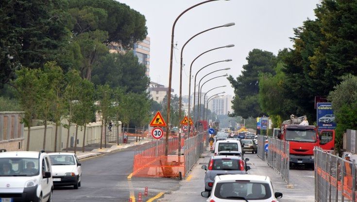 No al mega parcheggio di scambio in via Amendola: mille firme per la petizione
