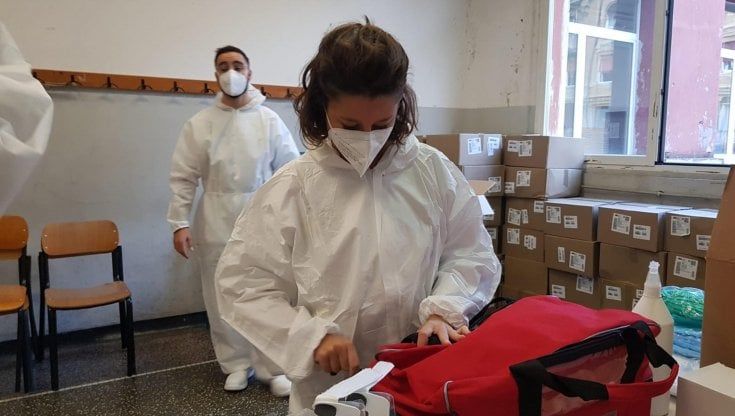 Piemonte, tamponi gratis per prof, studenti e bidelli per il ritorno a scuola il 7 gennaio
