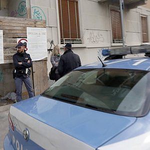 Torino, arrestato dopo le botte alla moglie: "Non mi ha svegliato in tempo"