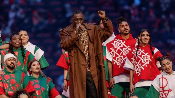 Idris Elba multato a Londra in scooter per eccesso di velocità