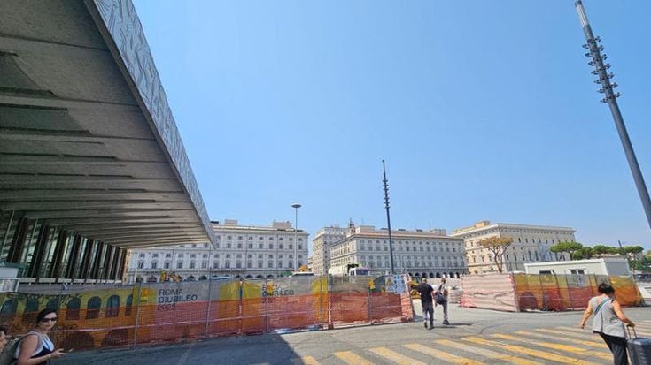 Il labirinto di Termini, caccia ai capolinea bus nel cantiere infinito