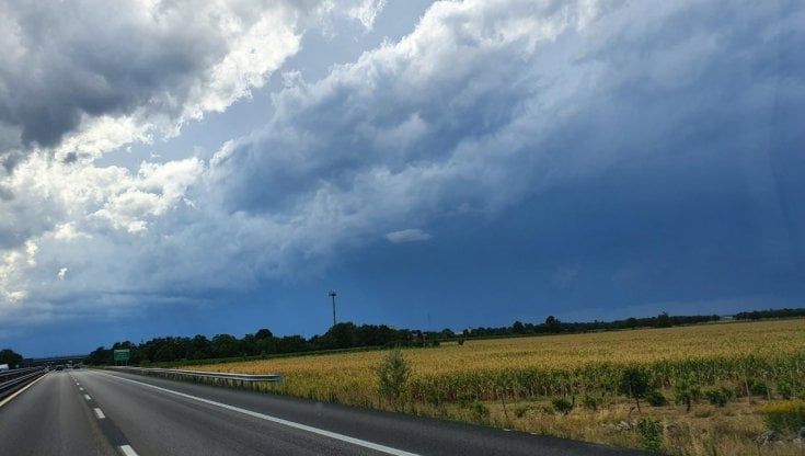 Maltempo, è ancora allarme temporali. Bergamasca, si contano i danni delle grandinate. Il 5 agosto Curcio riferirà in commissione Ambiente