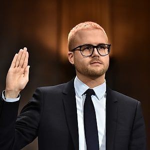 Cambridge Analytica alza bandiera bianca e va in bancarotta negli Stati Uniti