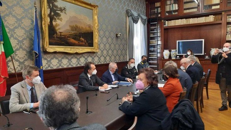 Napoli, stretta sulla Movida: i bar chiudono alle 2 del mattino nel week end e all’una in settimana