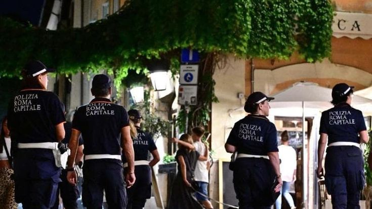 Gualtieri lancia il Piano Notte: luci, bus a chiamata e più vigili: “Noi vogliamo la buona movida”