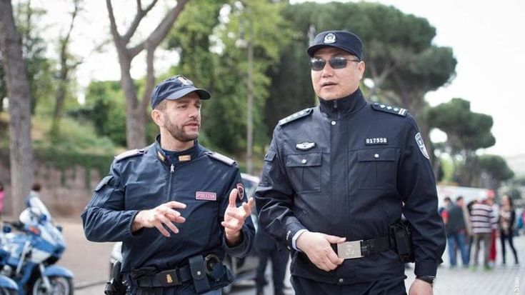 Hacker cinesi rubano l’identità a cinquemila agenti della Digos
