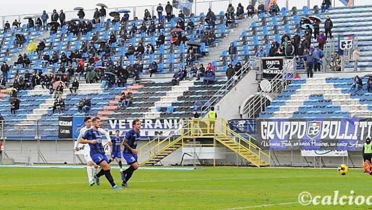 Un Catania prevedibile perde 1-0 a Latina. Domenica c'è il derby