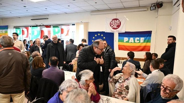 Bagno di folla al circolo Arci: “Aria nuova con Elly e Sara, ho ripreso la tessera del partito”