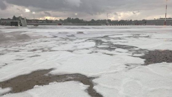 Maltempo, due morti nel bresciano travolti da alberi. Milano: per un'ora voli bloccati a Malpensa a causa della grandine