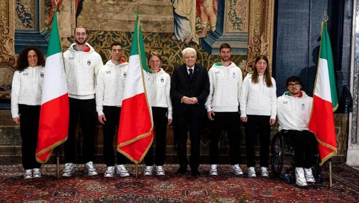 Milano-Cortina, Mattarella consegna il tricolore ai portabandiera: “Tutta l’Italia sarà con voi”