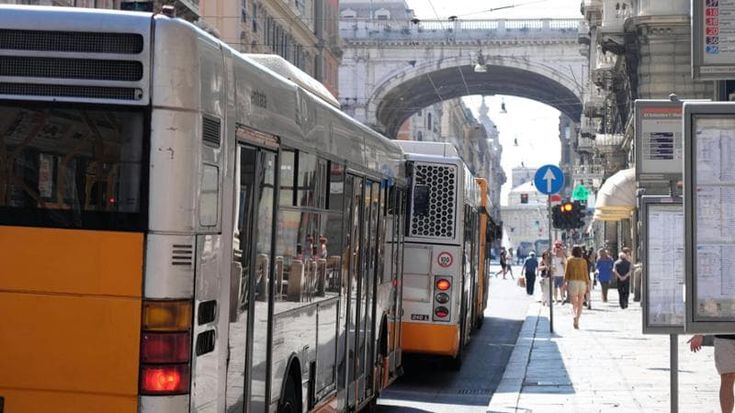 Bus gratis a Genova: due domande. Come si finanzia e si garantisce l’efficienza del servizio?