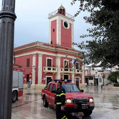 Palagiano, il fulmine colpisce la torre del municipio: rimosso l'orologio 