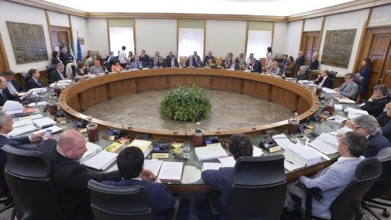 Intercettazioni, Csm approva linee guida: "Serve sobrietà, pm centrale"