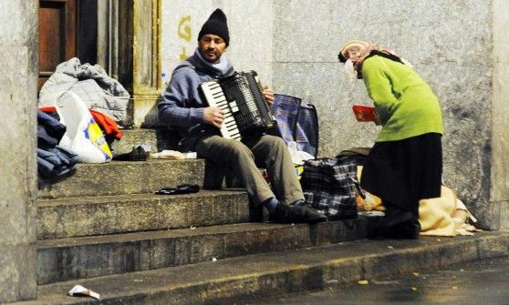 Dopo il lavoro si perde la casa, l'allarme di Caritas, Sermig e Gruppo Abele