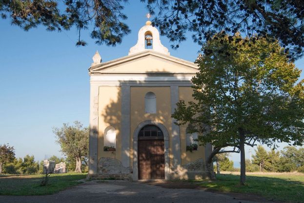 Calabria, artista smonta la chiesa per ricostruirla al MoMa: proteste