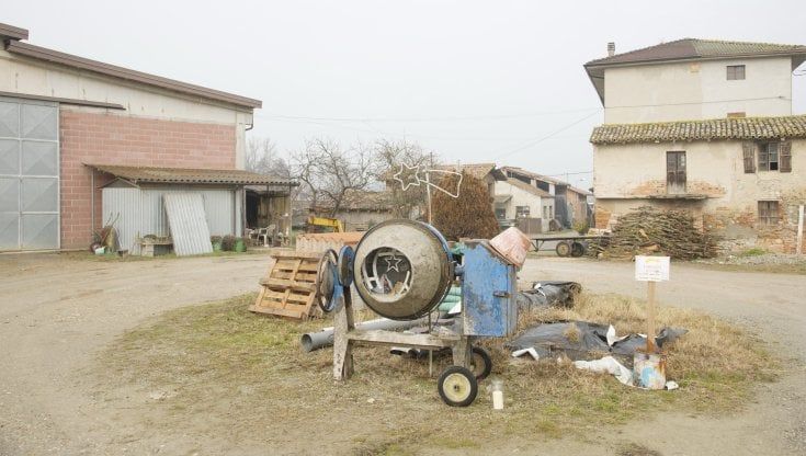 Presepi spontanei nella pianura Padana: nel cofano di una Cinquecento, nella betoniera