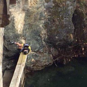 Ciclismo, Gp Lugano: paura per Fiek, esce di strada e finisce nel lago