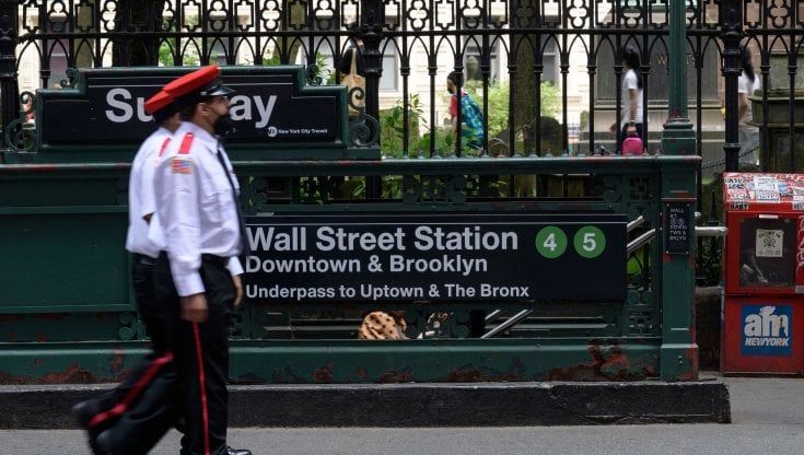  Il lavoro Usa meglio delle attese, armi per le strette Fed. Biden: "Possiamo crescere più della Cina". Spread sopra 210 punti