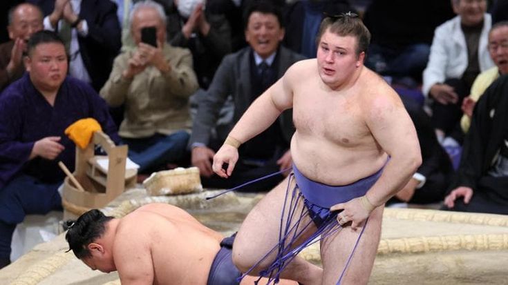 Il rifugiato Danylo conquista il Giappone: è campione di sumo