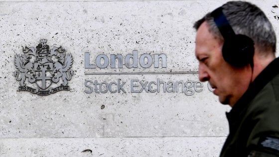 Piazza Affari, è calma piatta (+0,07%). Spread in flessione, ma le banche non ne approfittano