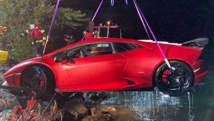 Come si distruggono una Ferrari e una Lamborghini