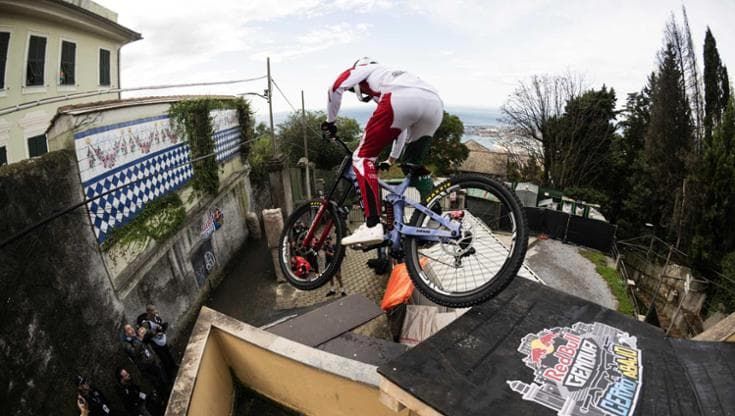 Il ritorno del Cerro Abajo a Genova: biciclette in picchiata dal Peralto fino alla Zecca