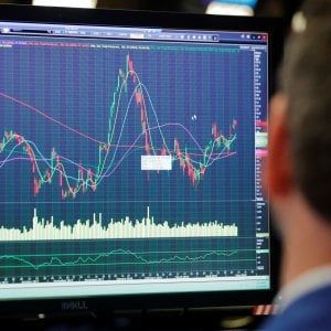 Mercati, lo spread torna sotto 150 punti. Piazza Affari chiude in verde