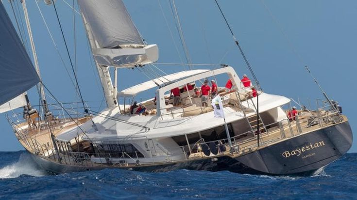 Super yacht Bayesian. La vedova del miliardario Lynch morto nel naufragio a rischio bancarotta