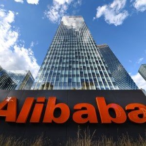 Proteste a Hong Kong, Alibaba fa slittare la maxi Ipo