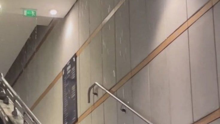 Torino, si rompe una tubatura, stazione metro Paradiso chiusa per allagamento 
