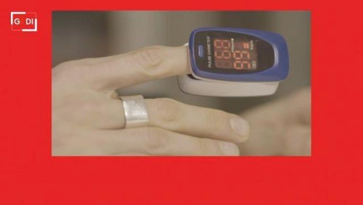 Come si fa a misurare il livello di ossigeno nel sangue con il saturimetro