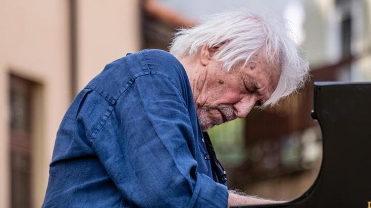Enrico Intra: “Le mie note per la Gam, suono per tenere vivo l’amore”