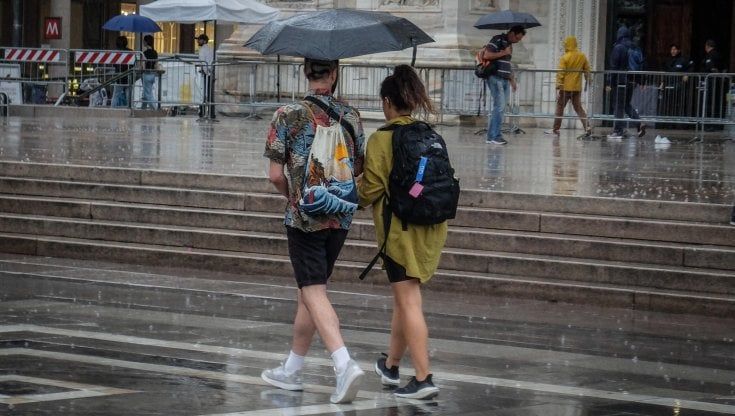 Previsioni meteo, forti temporali in arrivo su mezza Italia: Primo maggio con l'ombrello