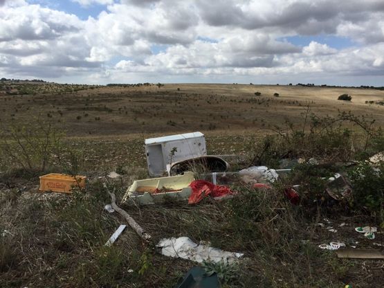 Bari, ciclotour tra le discariche a cielo aperto della Murgia