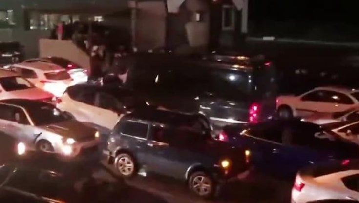 Fuga dalla Russia in Georgia: gli uomini scappano anche in bicicletta per non arruolarsi 