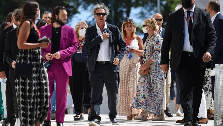 Venezia 78. Applausi per Sorrentino: "A 50 anni un film come nuovo inizio. Il rammarico che non lo vedrà Maradona"
