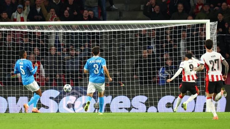 Napoli, notte da incubo: il Psv travolge gli azzurri 6-2. Conte: “Certe cose non capitano per caso"