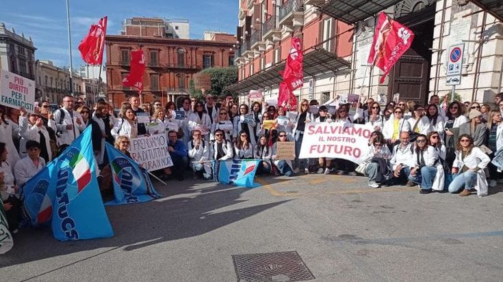 I farmacisti non proprietari in sciopero anche a Bari: “Sempre più mansioni e salari fermi da anni”
