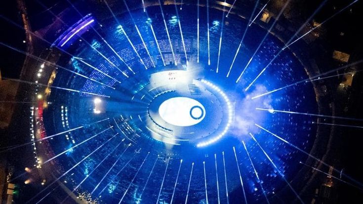 Olimpiadi: il gran finale è un’opera a cielo aperto, l’Arena spegne la fiamma