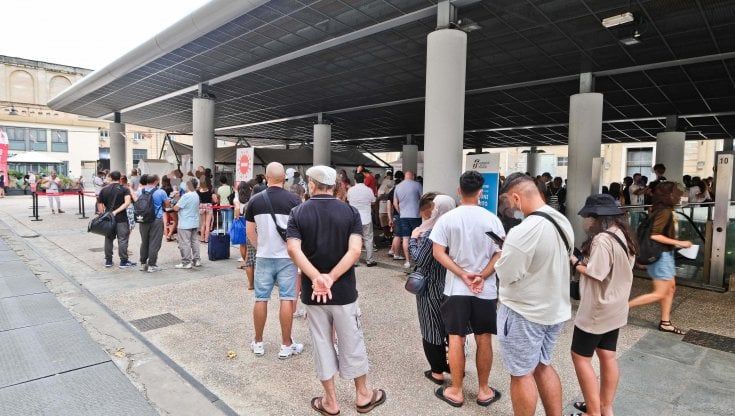 Corsa al tampone per tornare liberi. E l'epidemia frena