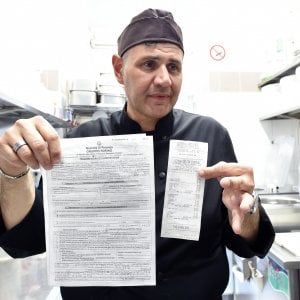 Il gelato con la panna senza scontrino, la finanza accusa: "E' una prassi in quel locale"